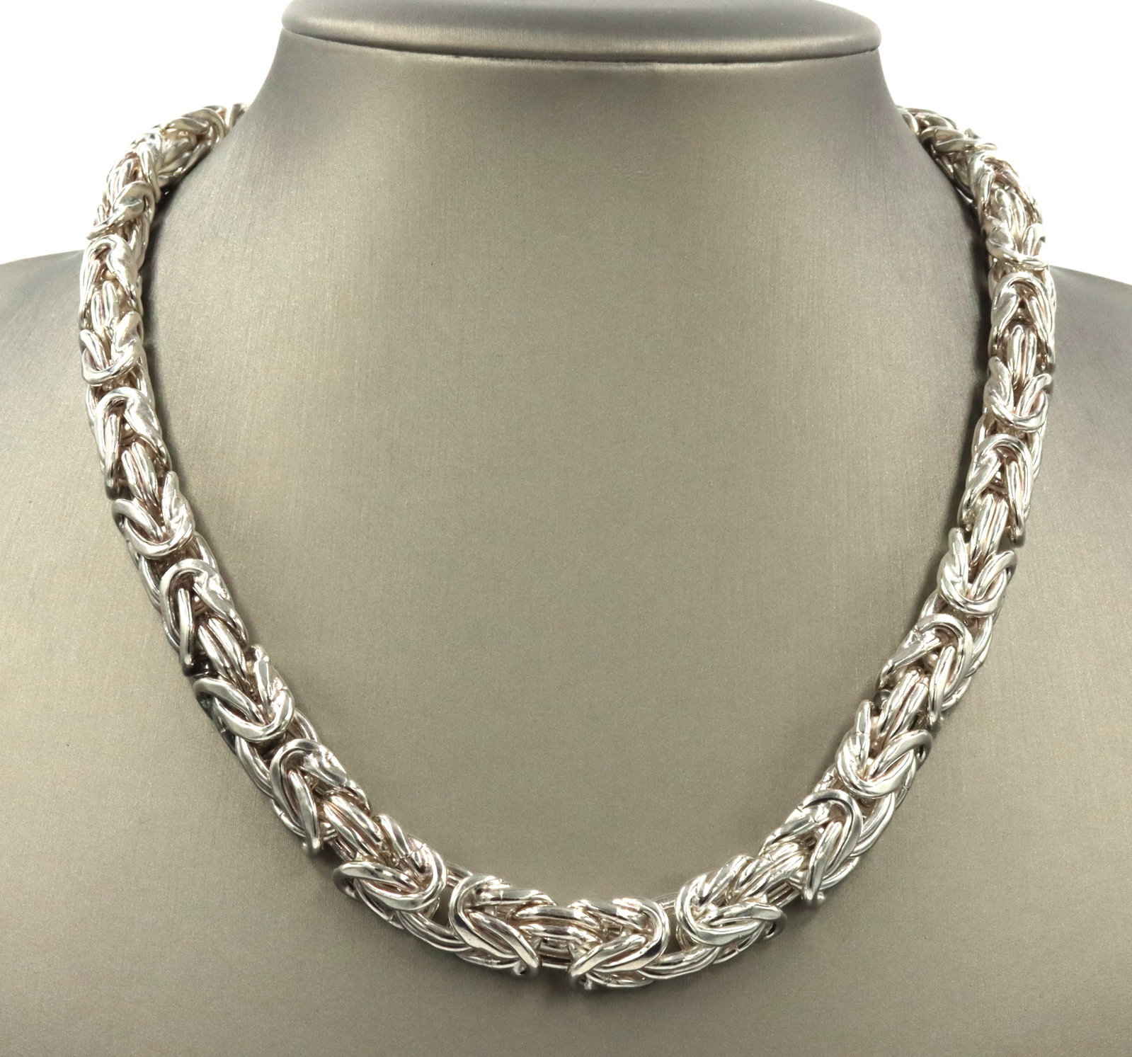 Heavy 925 Sterling silver Byzantine necklace: Heavy 925 Sterling silver Byzantine 18-inch necklace with spring ring clasp. The total weight of the necklace is 75.73 grams.