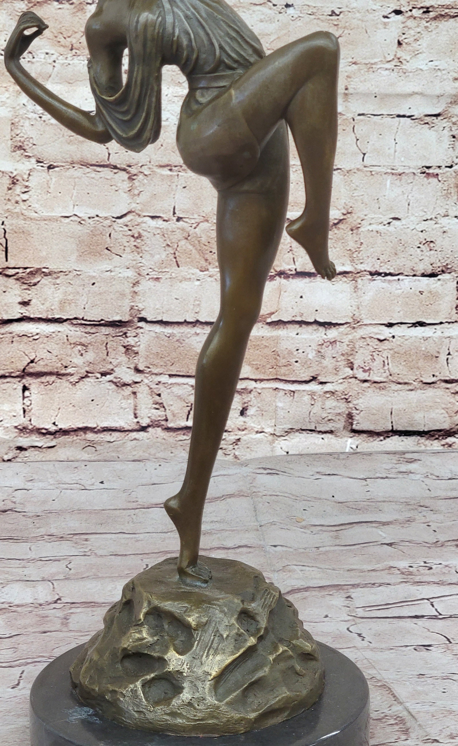 Dianne Hunter Bronze Statue - 9