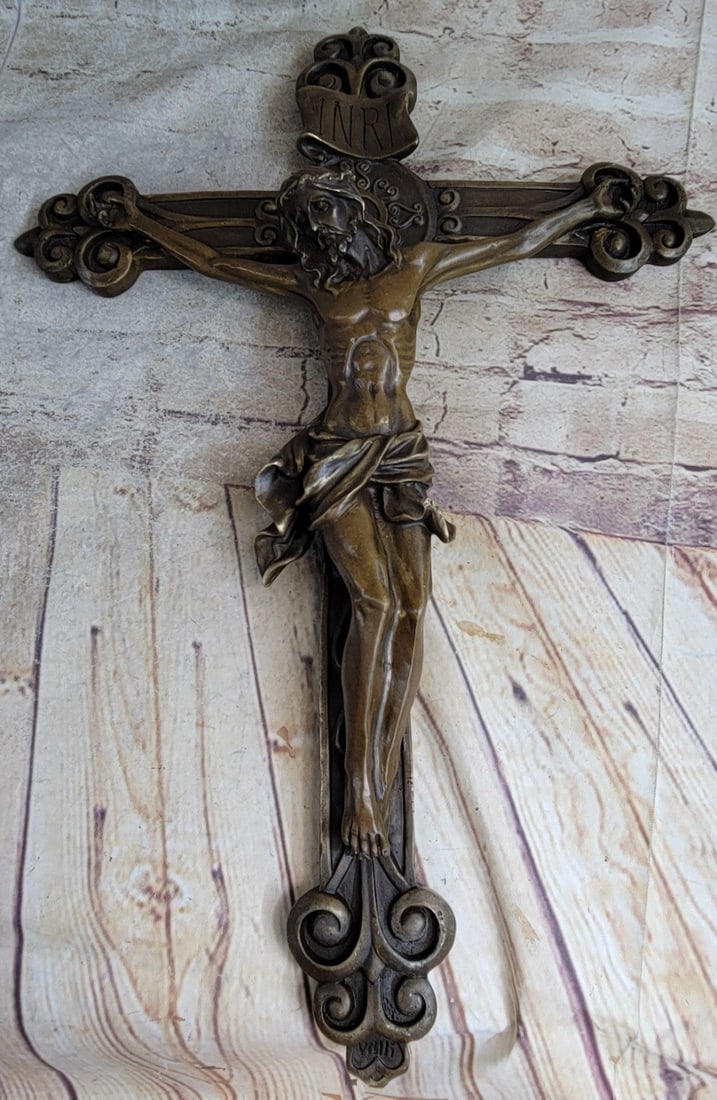 Jesus Resurrection Cross Bronze Statue: The Sculpture of the crucified Christ was titled The Jesus on the Cross. Christ in a peaceful way and it was his dream to give the face an expression of great peace and strength and offer encouragemen