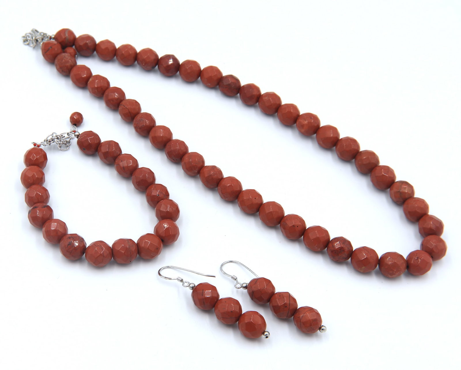 Set of red agate beads necklace with matching bracelet and dangle earrings: Set of red agate beads adjustable necklace with matching bracelet and dangle earrings. Total weight of set 88.2 grams.