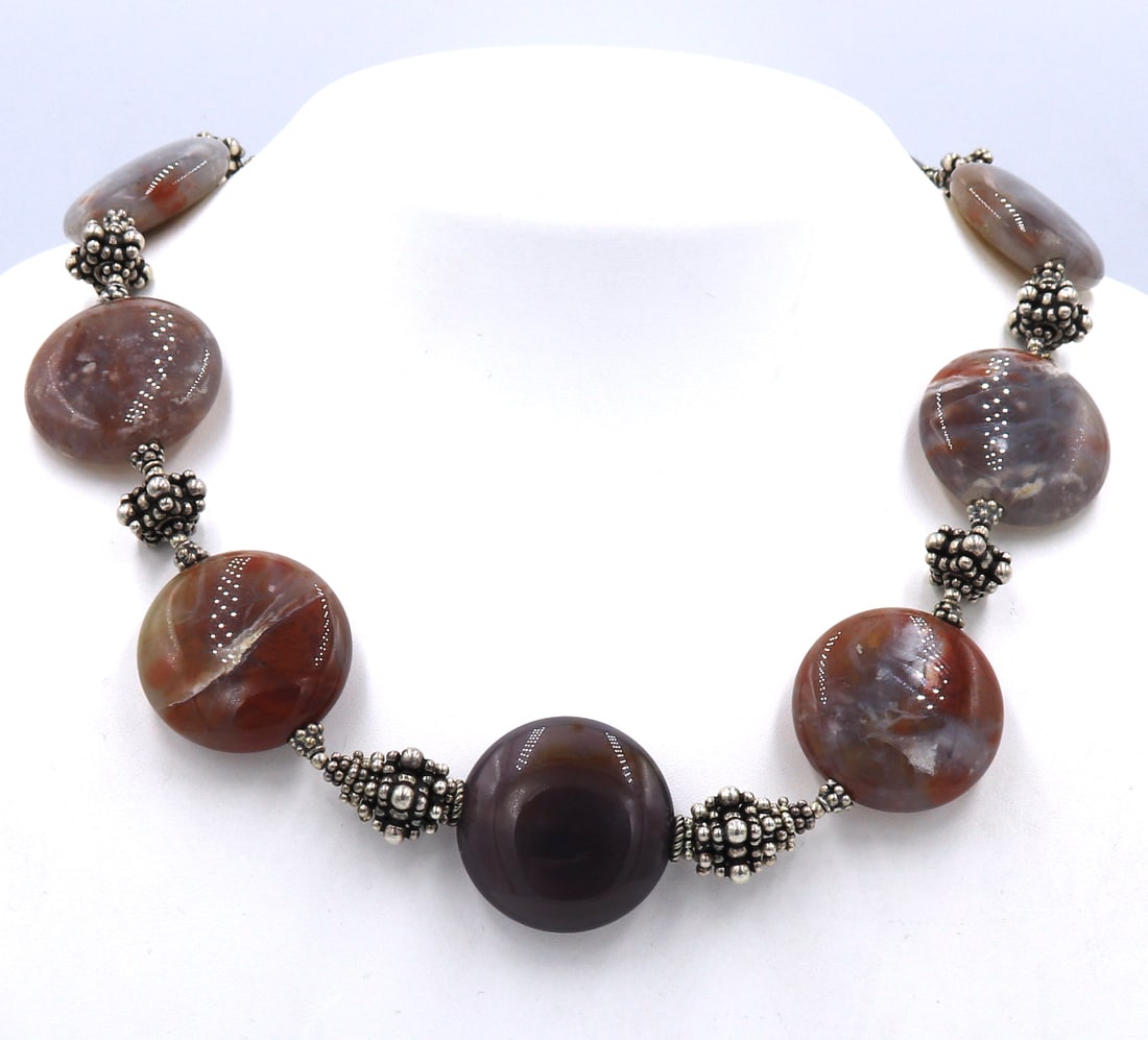 925 Sterling silver gemstone necklace with toggle clasp: 925 Sterling silver gemstone 16.5 inches necklace with toggle clasp. Total weight of necklace 108.70 grams.