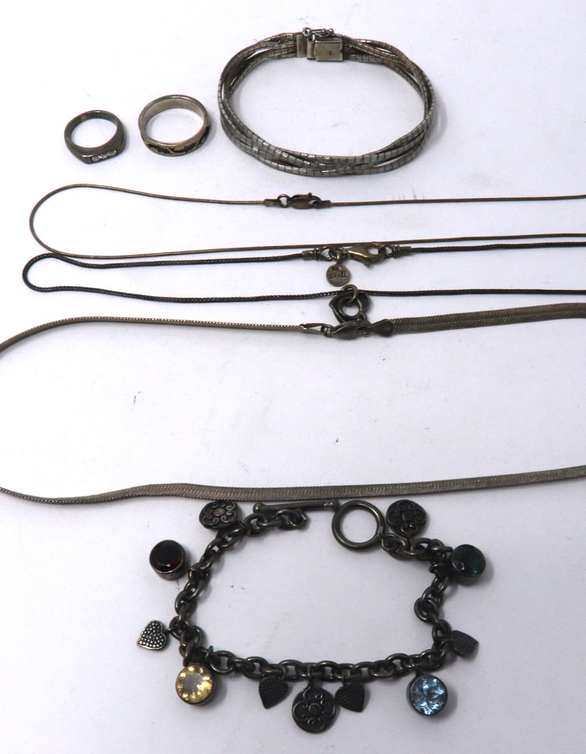 Group Lot of Vintage Sterling Silver Jewelry: Group Lot of Vintage 925 Sterling Silver Jewelry. Total weight of Jewelry 75.90 Grams.