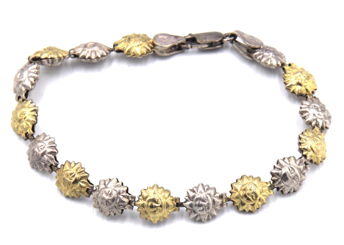 Italian Vintage 925 sterling silver sun link bracelet: Italian Vintage 925 sterling silver sun link 7 inches bracelet. Total weight of bracelet 7.30 grams.