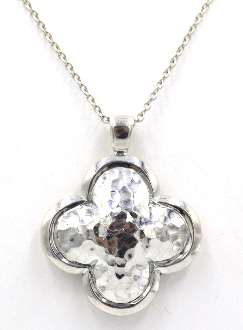 925 Sterling silver signed Clover pendant on chain: 925 Sterling silver signed Clover pendant on 16-18 inches chain necklace. Total weight of necklace is 11.7 grams.
