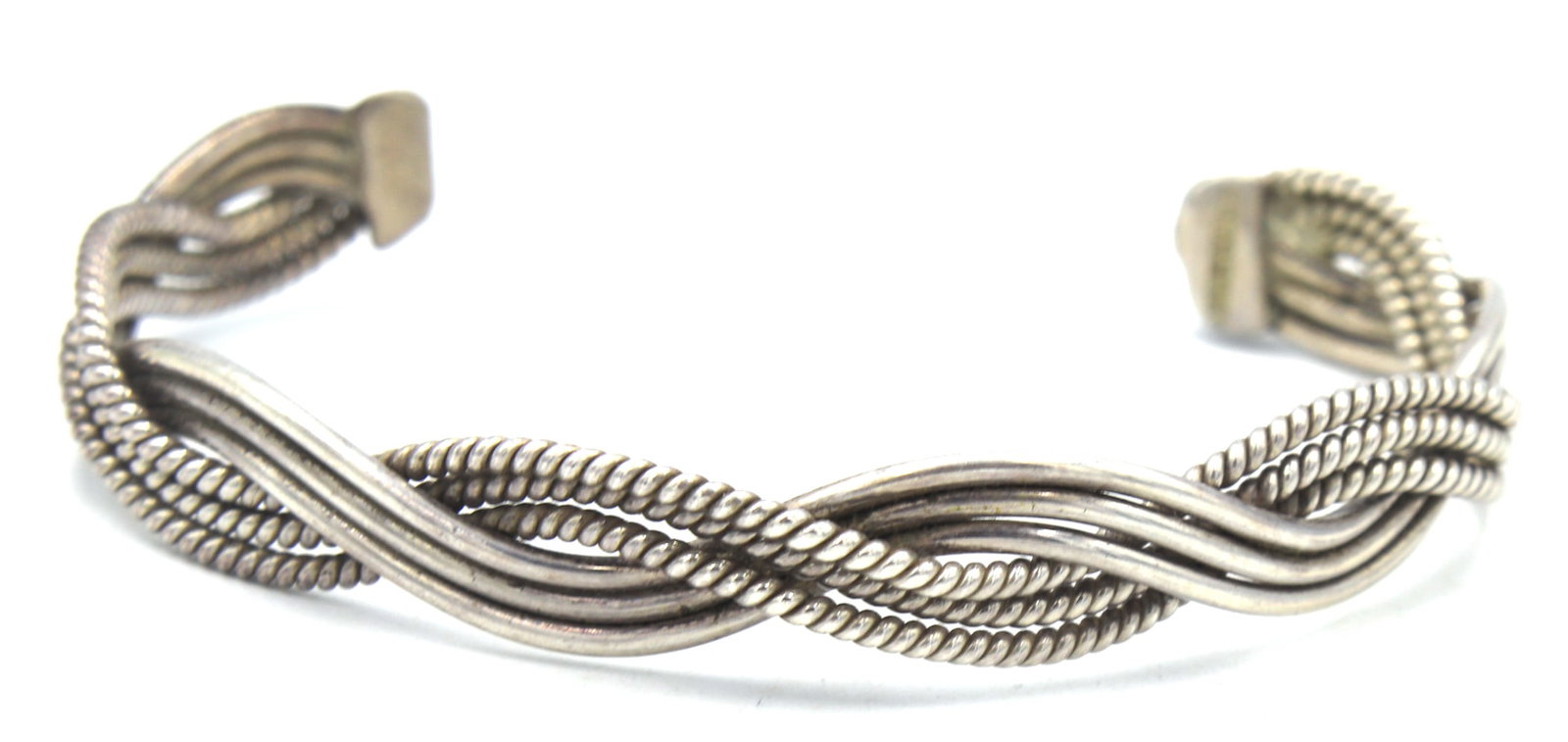 Vintage 925 Sterling silver twisted cuff bangle: Vintage 925 Sterling silver twisted cuff bangle bracelet. Total weight of bangle is 21.2 grams.