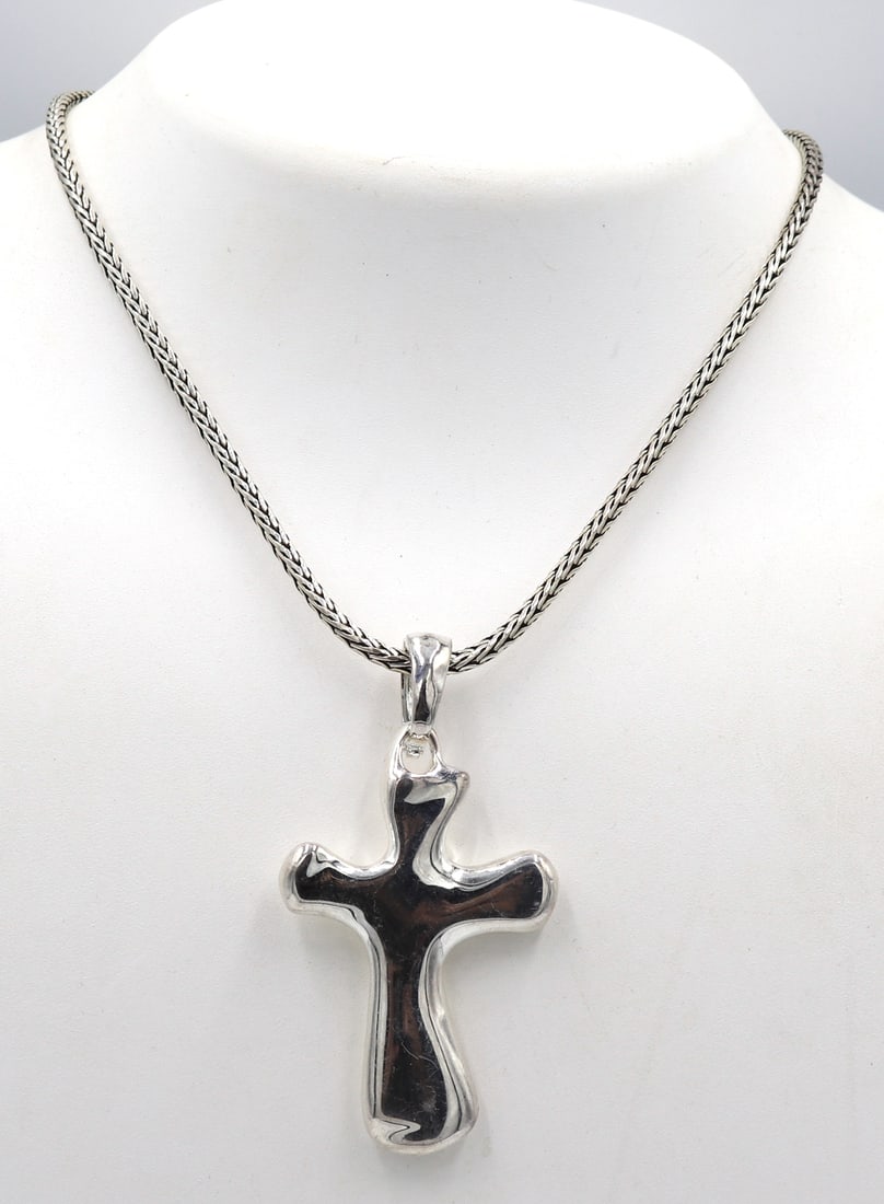 925 Sterling silver signed cross pendant on Byzantine chain necklace: 925 Sterling silver signed cross pendant on adjustable 16-18 inches Byzantine chain necklace. Total weight of necklace is 33.9 grams.