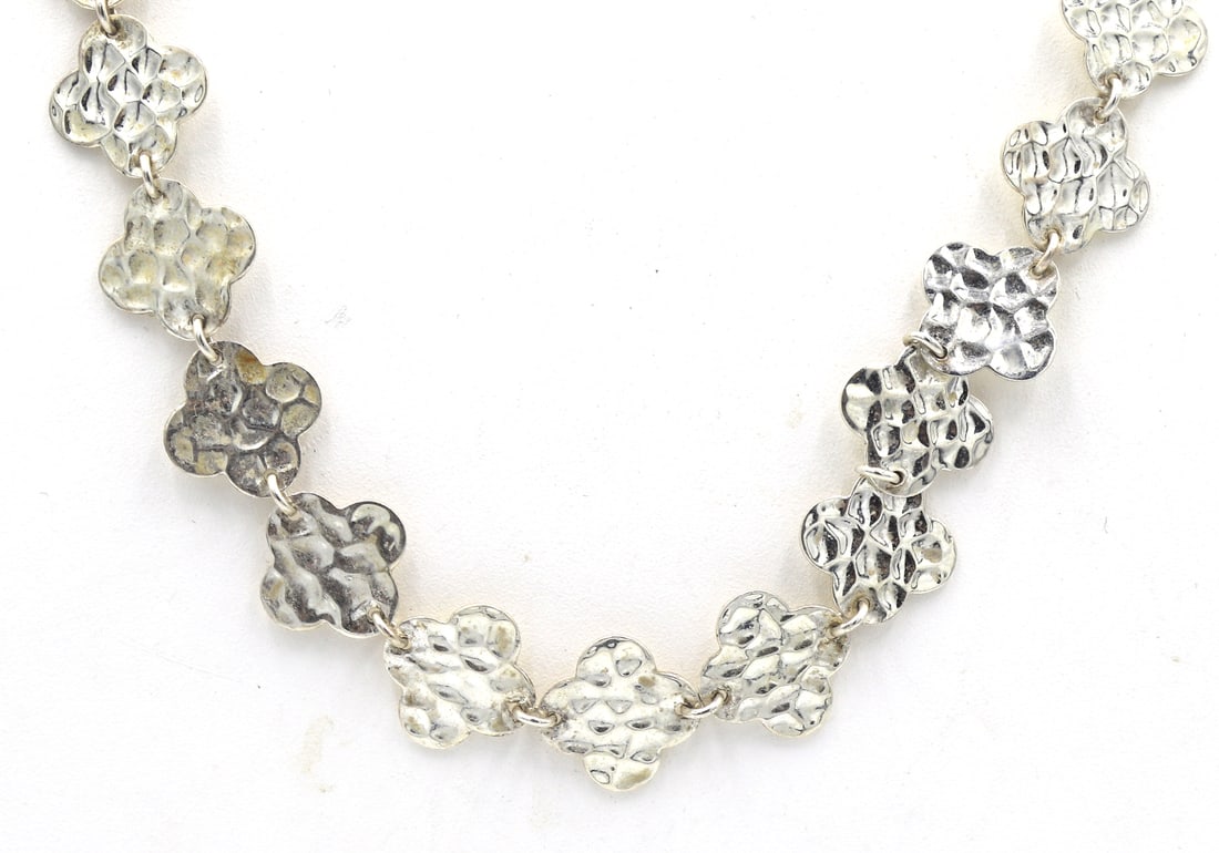 Heidi Klum 925 sterling silver signed clover station necklace: Heidi Klum 925 sterling silver signed clover station 34 inches necklace. Total weight of necklace is 37.1 grams.