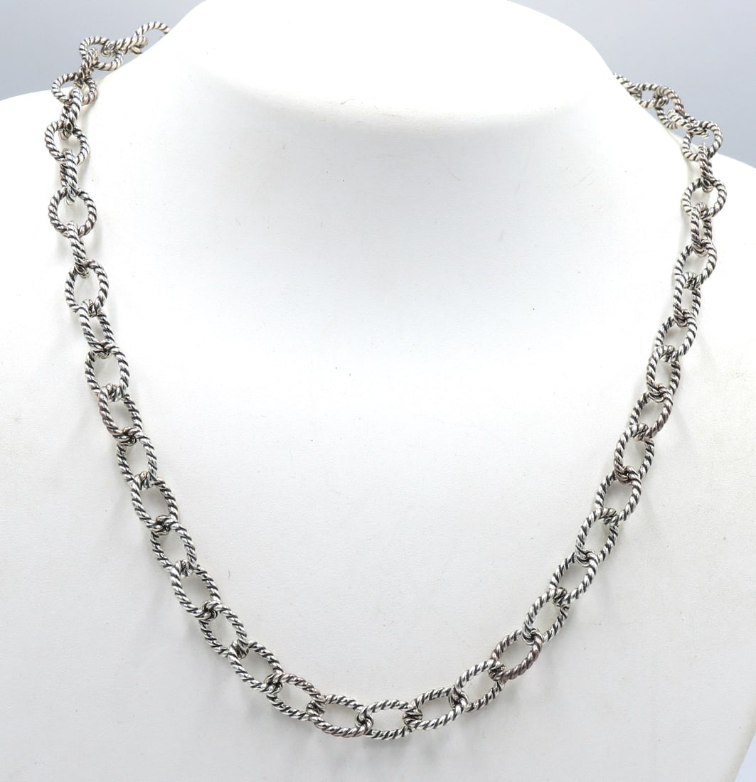925 Sterling silver oval link chain necklace: 925 Sterling silver oval link 17 inches chain necklace. Total weight of necklace is 29.19 grams.