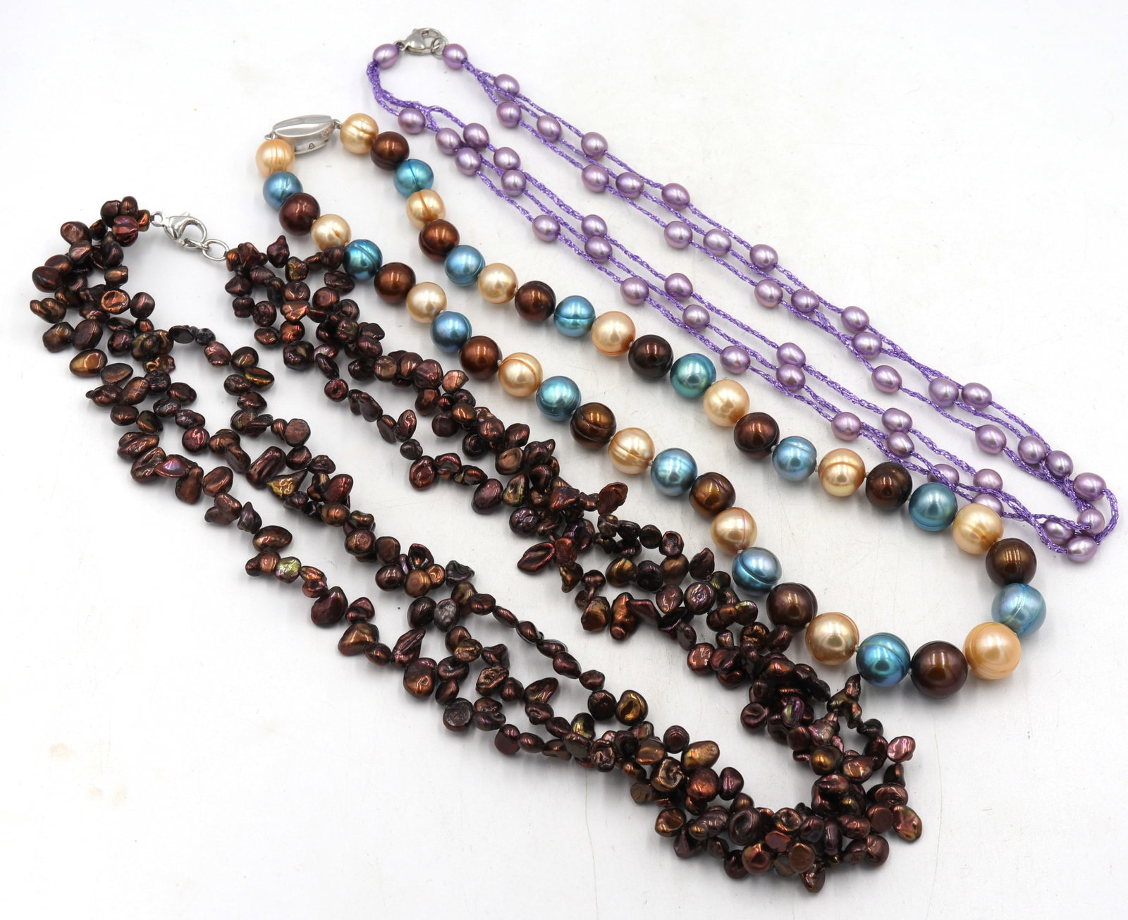 Group lot of 3 Pearl necklaces: Group lot of 3 Pearl necklaces. Total weight of lot is 138.2 grams.