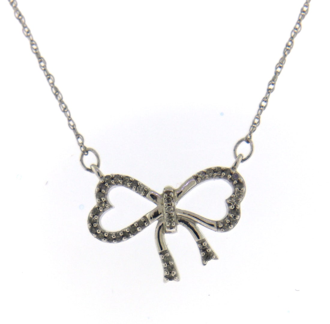 925 Sterling Silver Bow Pendant on Chain: Vintage 925 Sterling Silver Bow Pendant on 18" Chain Necklace. 3.9 Grams.