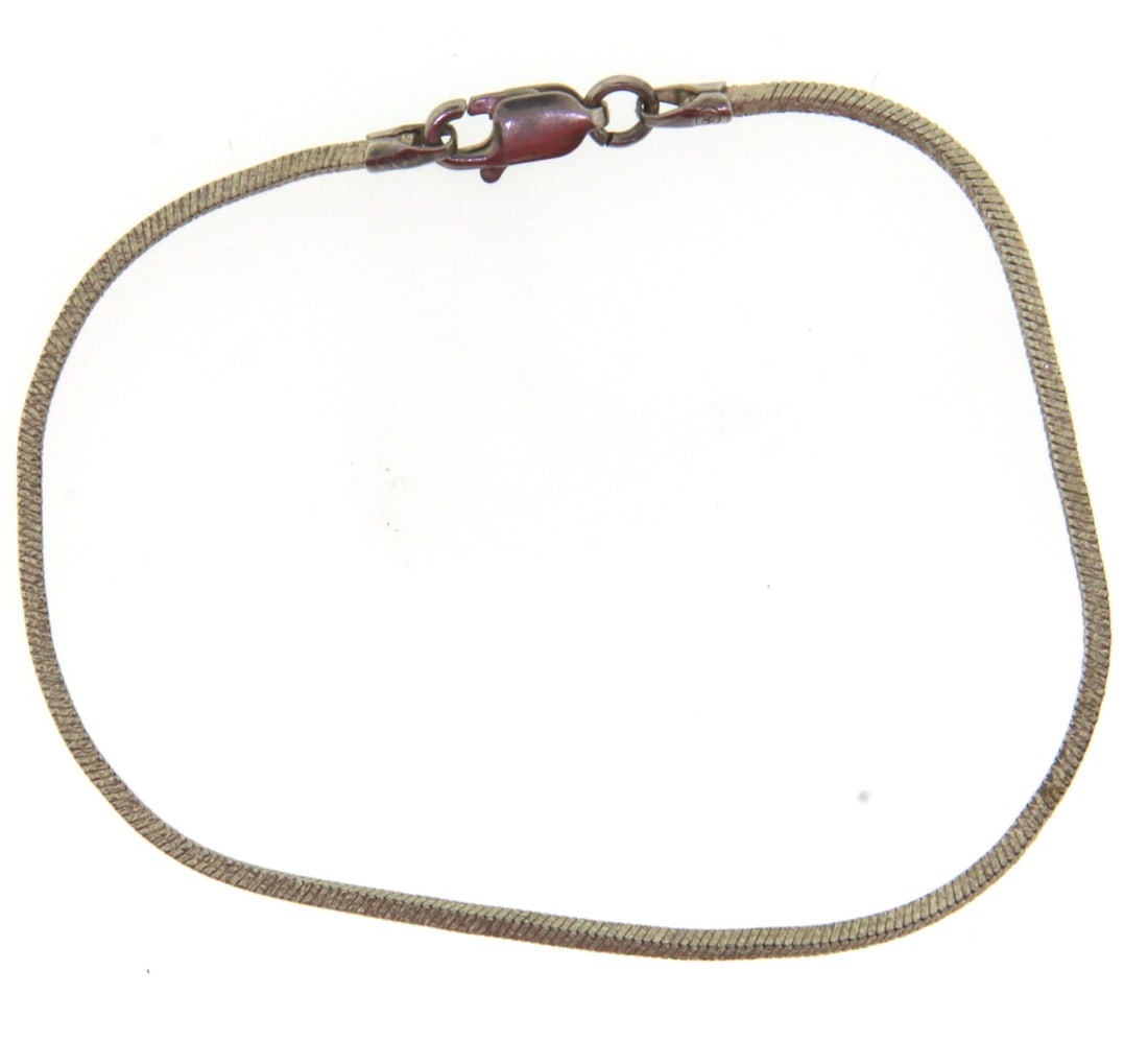Vintage Sterling Silver Bracelet: Vintage 925 Sterling Silver 6.5" Bracelet. Total weight of Bracelet 4.18 Grams.
