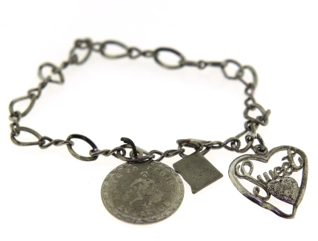 925 Sterling Silver 3 Charms Bracelet: Vintage 925 Sterling Silver 3 Charms 7" Bracelet. Total weight of Bracelet 8.85 Grams.