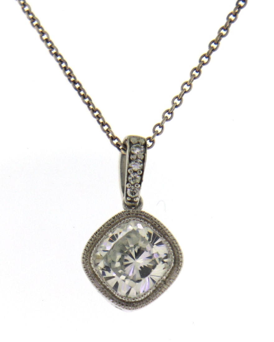 Sterling Silver Cubic Zirconia Pendant on Chain: Vintage 925 Sterling Silver Cubic Zirconia Pendant on 18" Chain Necklace. 3.59 Grams.
