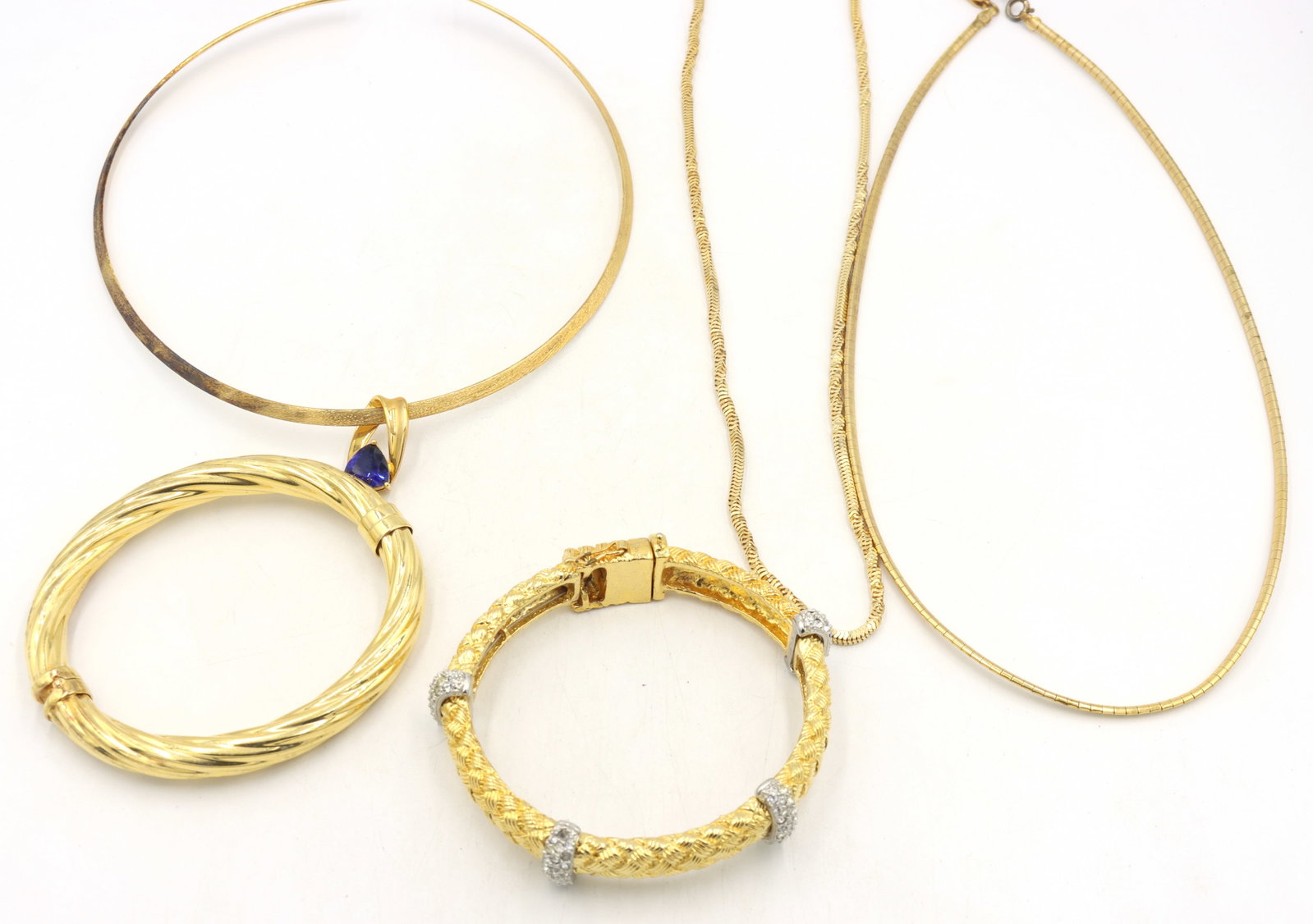 Group lot of 925 sterling silver mixed jewelry: Group lot of 925 sterling silver mixed jewelry. Total weight of lot is 118.9 grams.