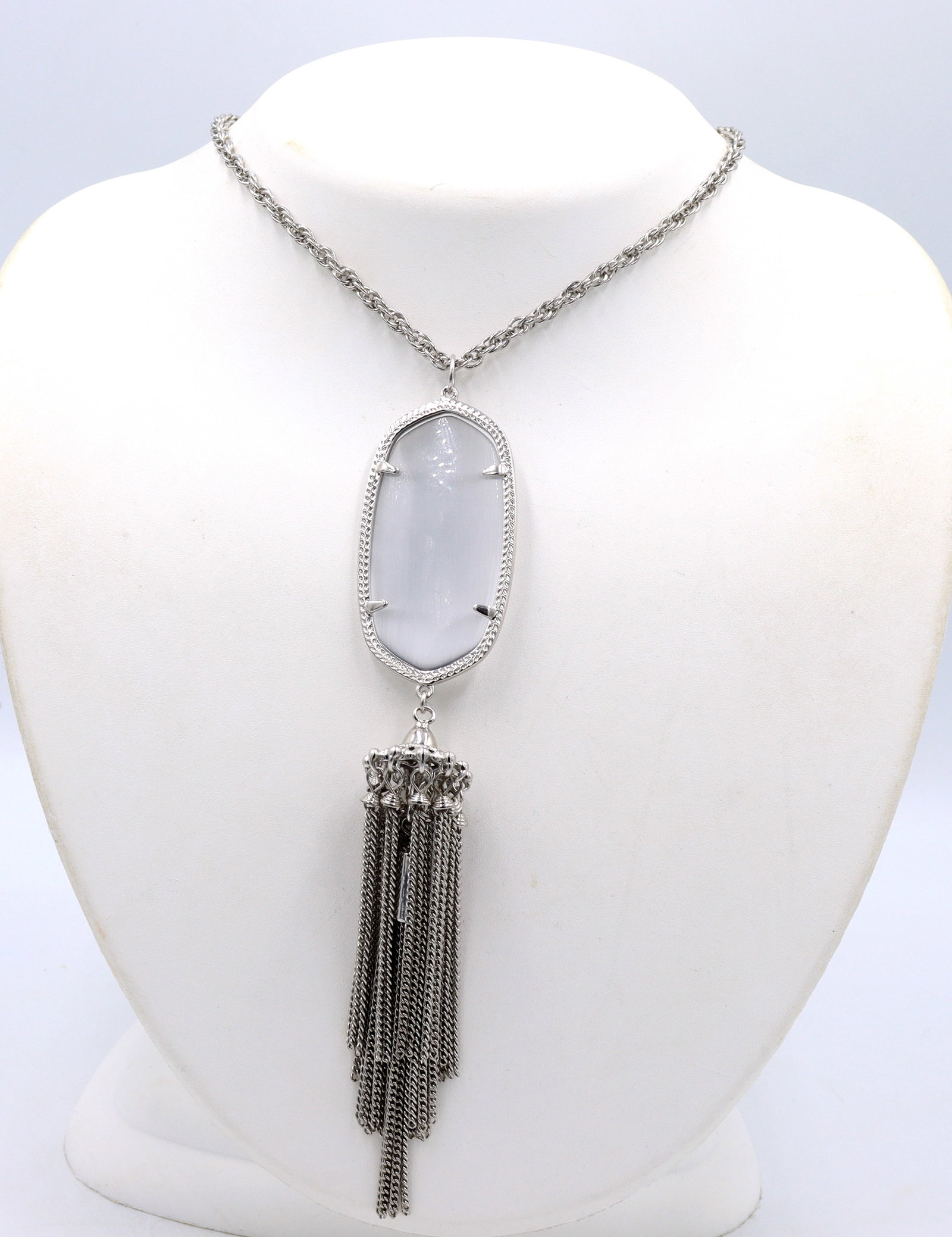 Kendra Scott Rayne necklace: Kendra Scott Rayne Ivory mother of pearl pendant on 32 inches necklace. Total weight of necklace is 46.60 grams.