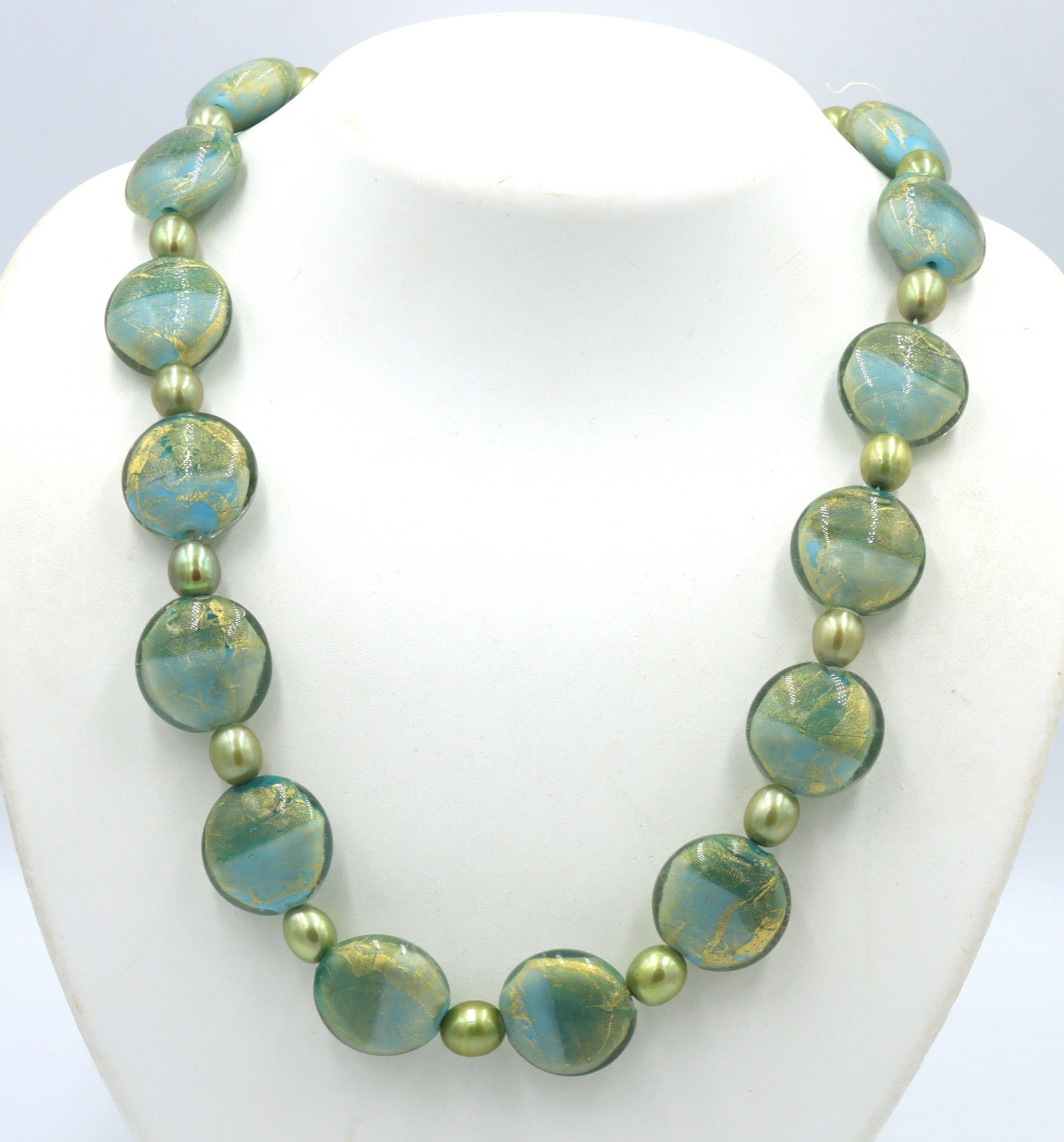 Satin glass bead and pearl necklace: Satin glass bead and pearl necklace with adjustable sterling silver clasp. The total weight of the necklace is 85.2 grams.