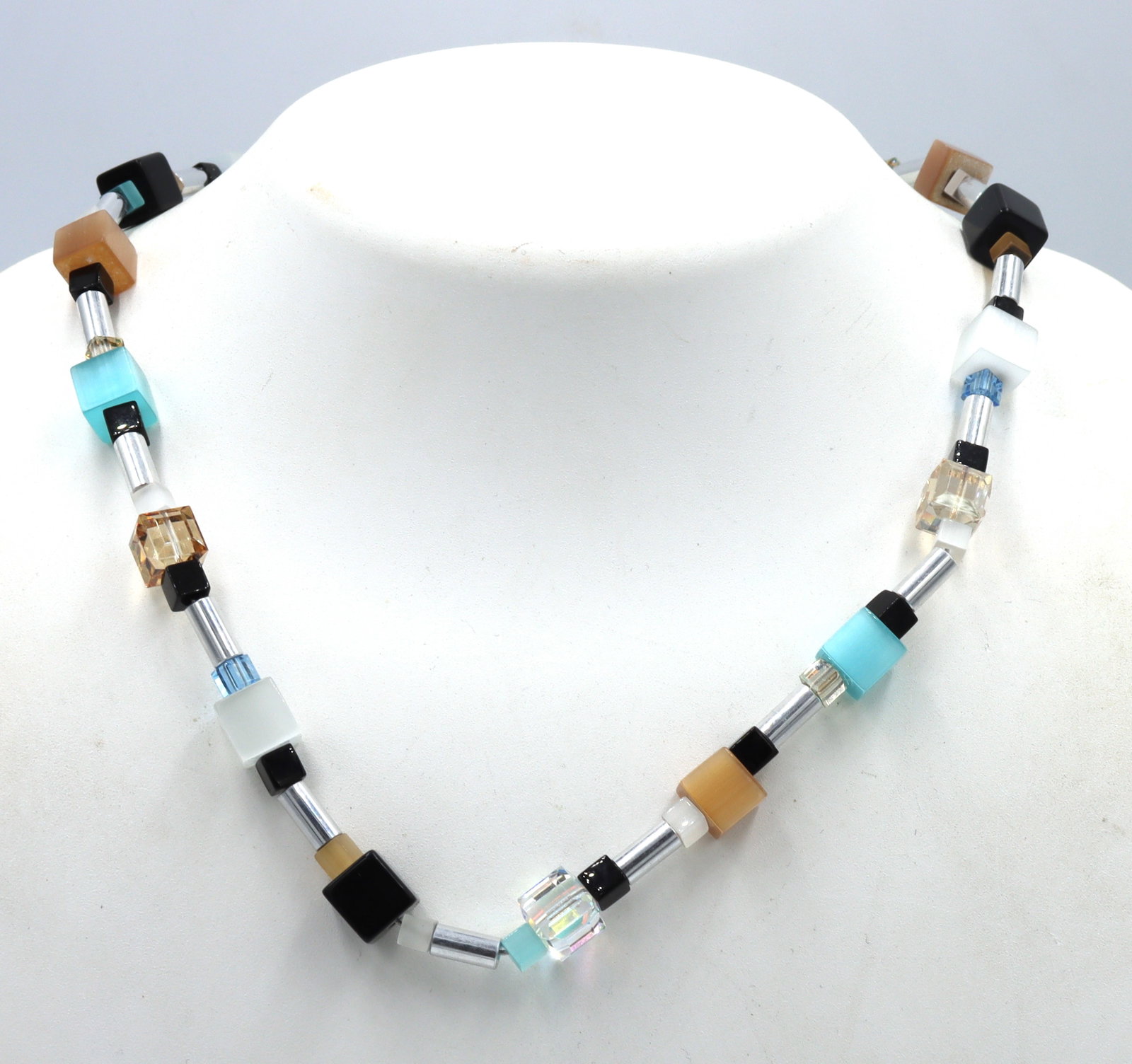Multi color crystal necklace in sterling silver: Multi color crystal 18-inch necklace in sterling silver. The total weight of the necklace is 32.4 grams.
