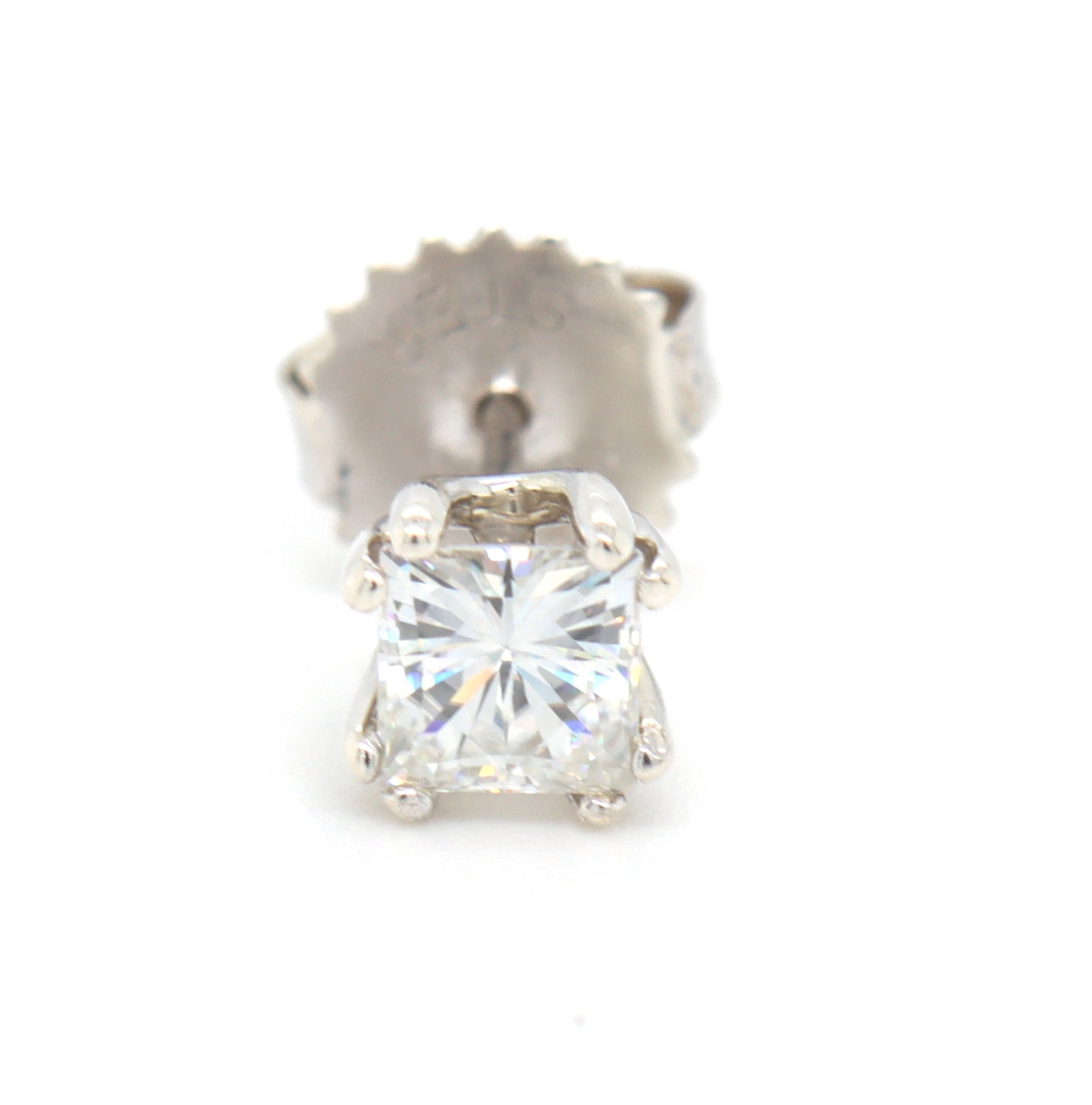 14kt White gold 0.40ctw princess cut Moissanite stud earrings: One single 14kt White gold 0.40ctw princess cut Moissanite stud earring. The total weight of the earring is 0.50 grams.