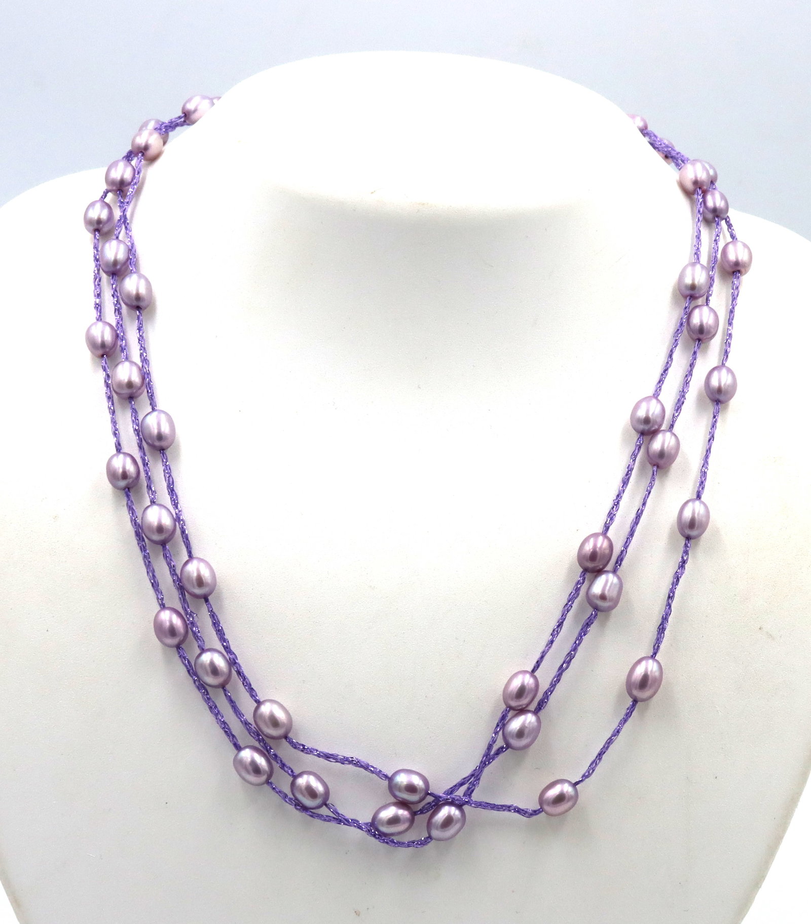 Honora pearl 3 strand necklace: Honora pearl 3 strand 16-inch necklace with sterling silver lobster clasp. The total weight of the necklace is 17.1 grams.
