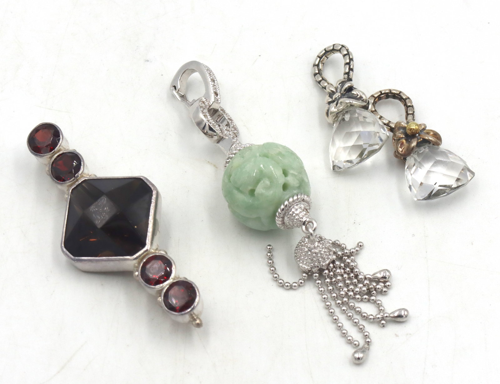 Group lot of Vintage 925 sterling silver pendants: Group lot of Vintage 925 sterling silver pendants. The total weight of the lot is 25.9 grams.