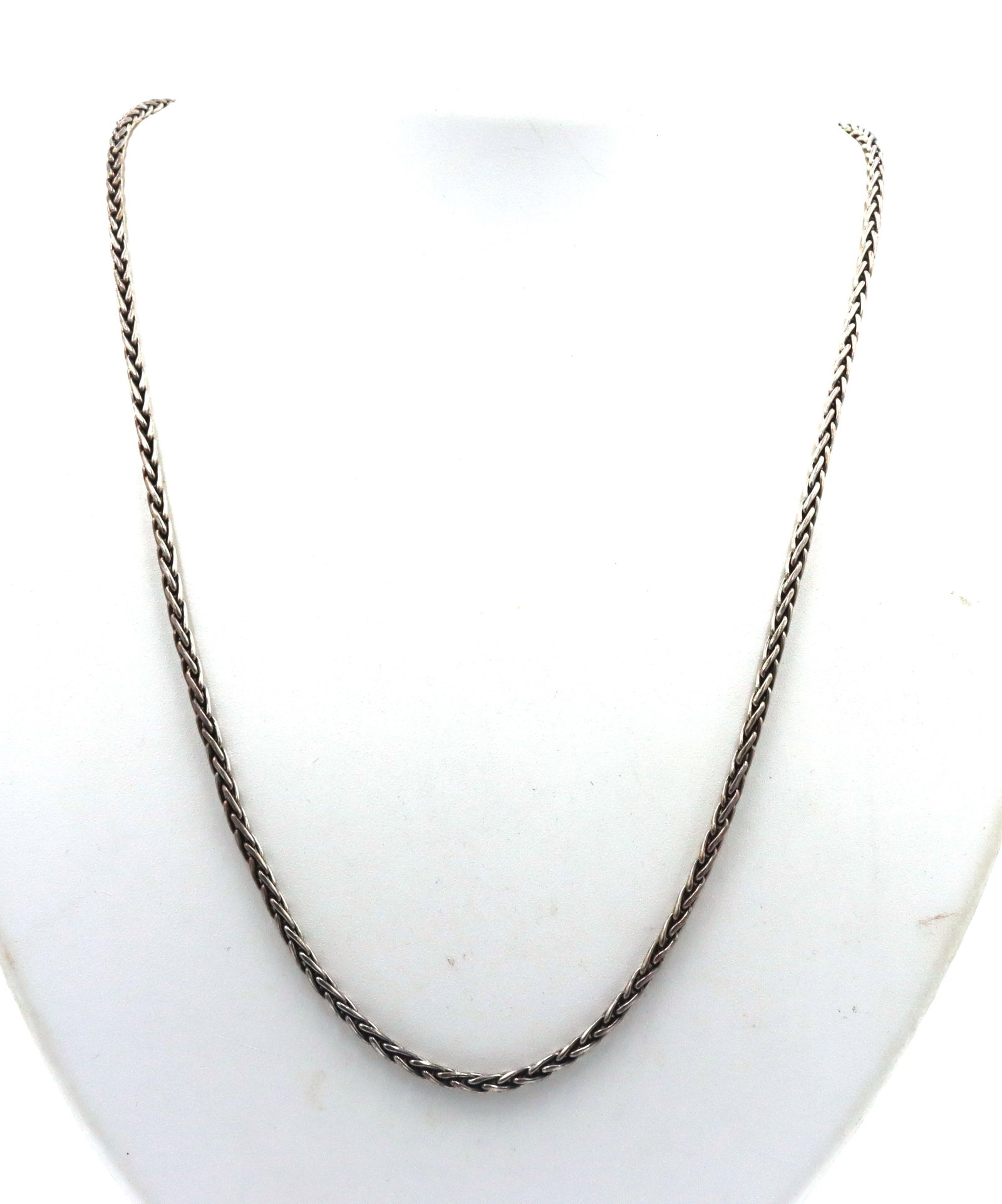 925 Sterling silver signed byzantine chain: 925 Sterling silver signed byzantine 24-inch chain necklace. The total weight of the chain is 20.1 grams.