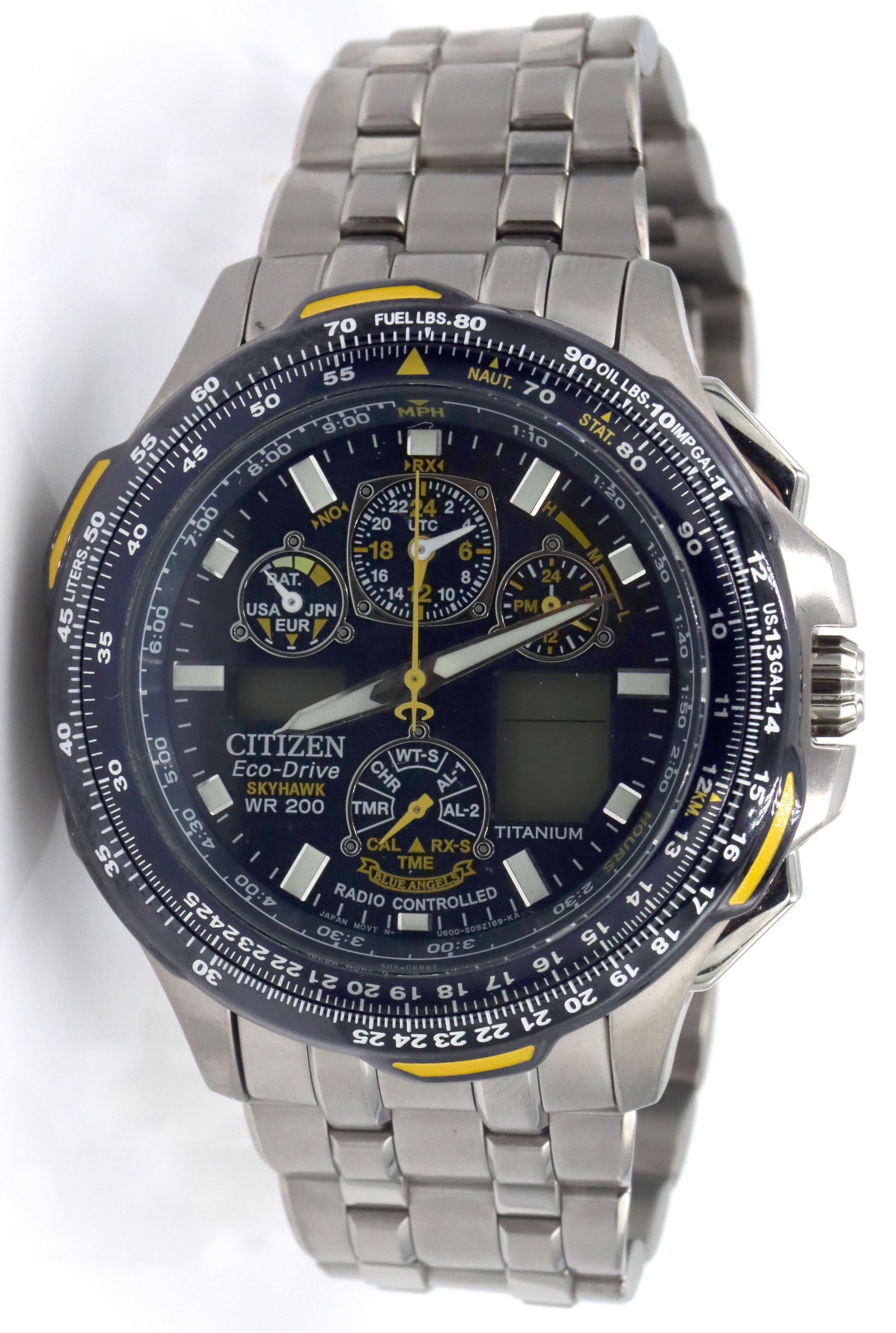 Citizen Eco Drive titanium blue angel sky Hawk watch: Citizen Eco Drive titanium blue angel sky Hawk 8-inch watch. The total weight of the watch is 118.3 grams.