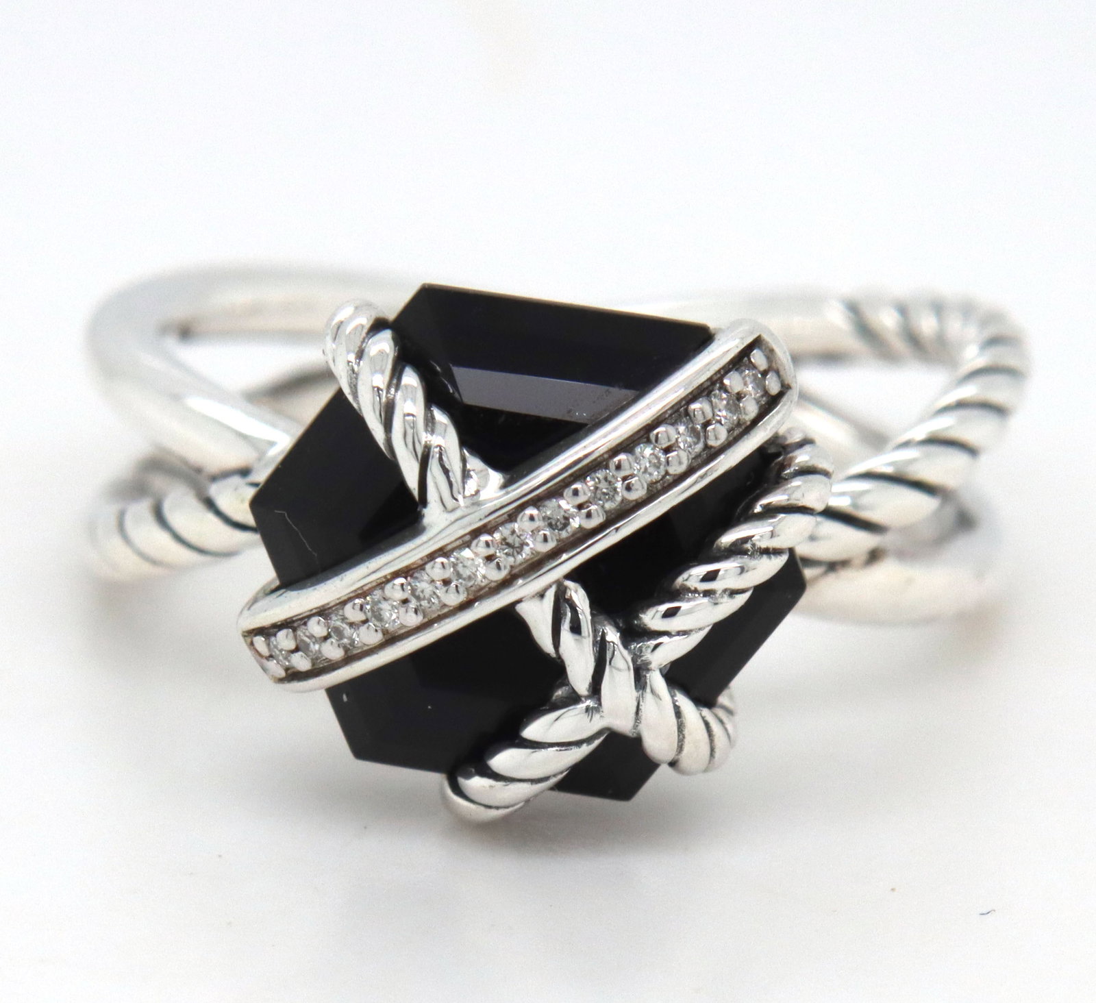David Yurman black onyx and diamond wrap ring: David Yurman black onyx and diamond wrap ring in 925 sterling silver. The total weight of the ring is 4.70 grams. Ring size 7".