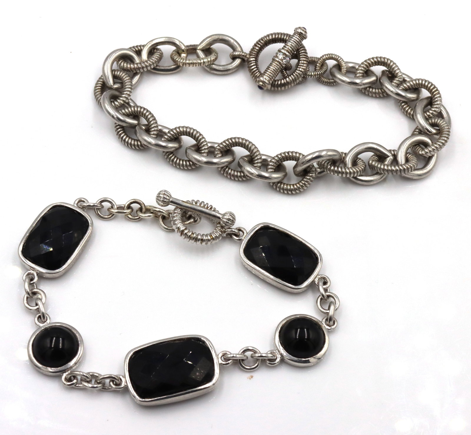 925 sterling Silver Two Buckle Bracelet Lot: One Lot include two 925 sterling silver link and black onyx bracelet with Tuggle. 70.4 grams