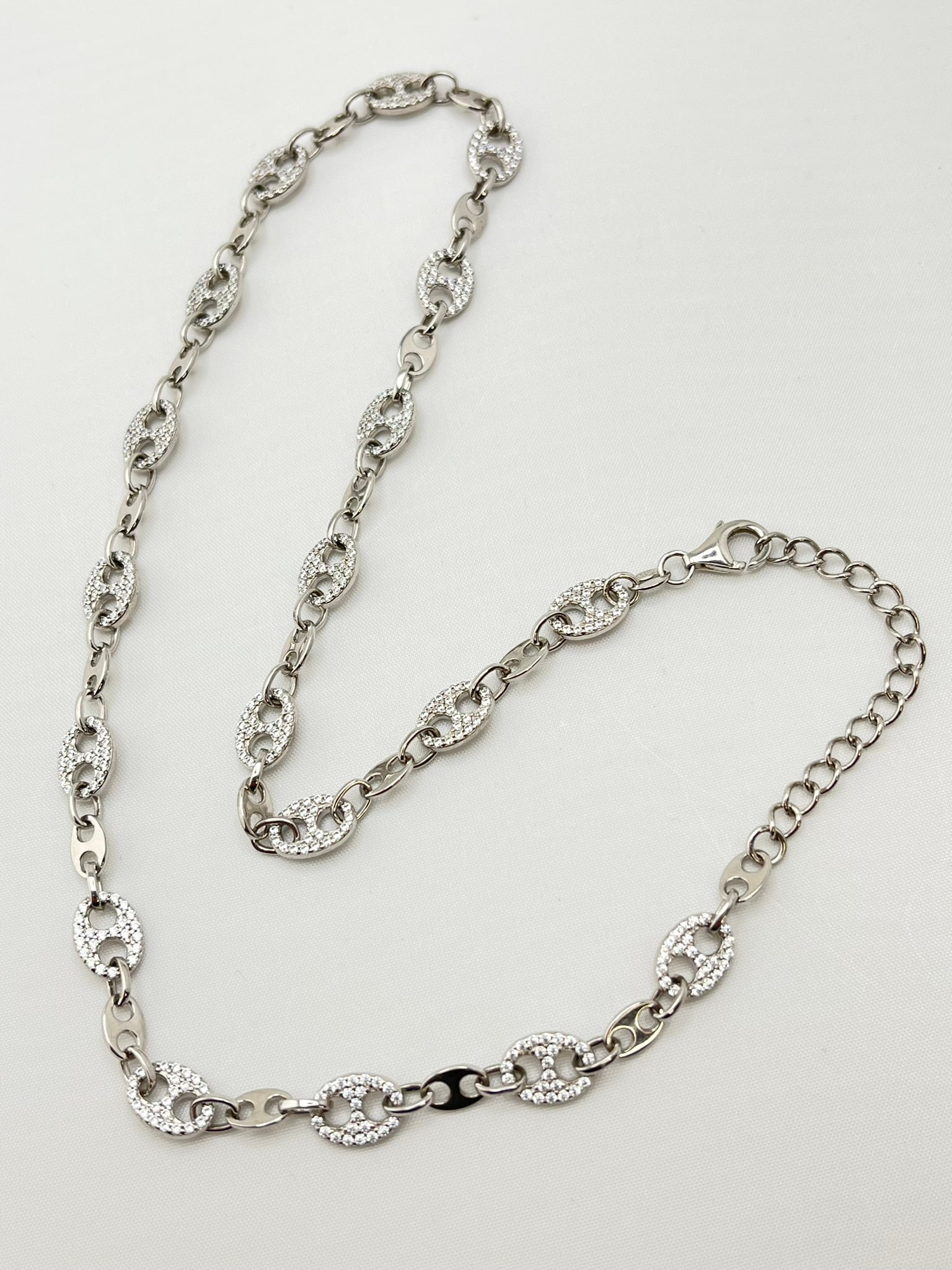 925 Sterling Silver Gucci Inspired Alternative Crystal Link Chain: 925 Sterling Silver Gucci alternative crystal Link chain. 18 inches. 15.6 grams