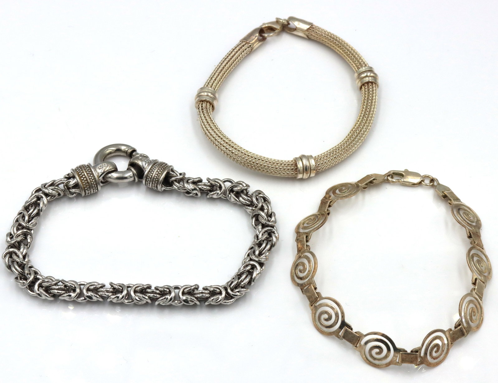 Group lot of Vintage 925 sterling silver bracelets: Group lot of Vintage 925 sterling silver 7 and 8-inche bracelets. The total weight of the lot is 33.4 grams.