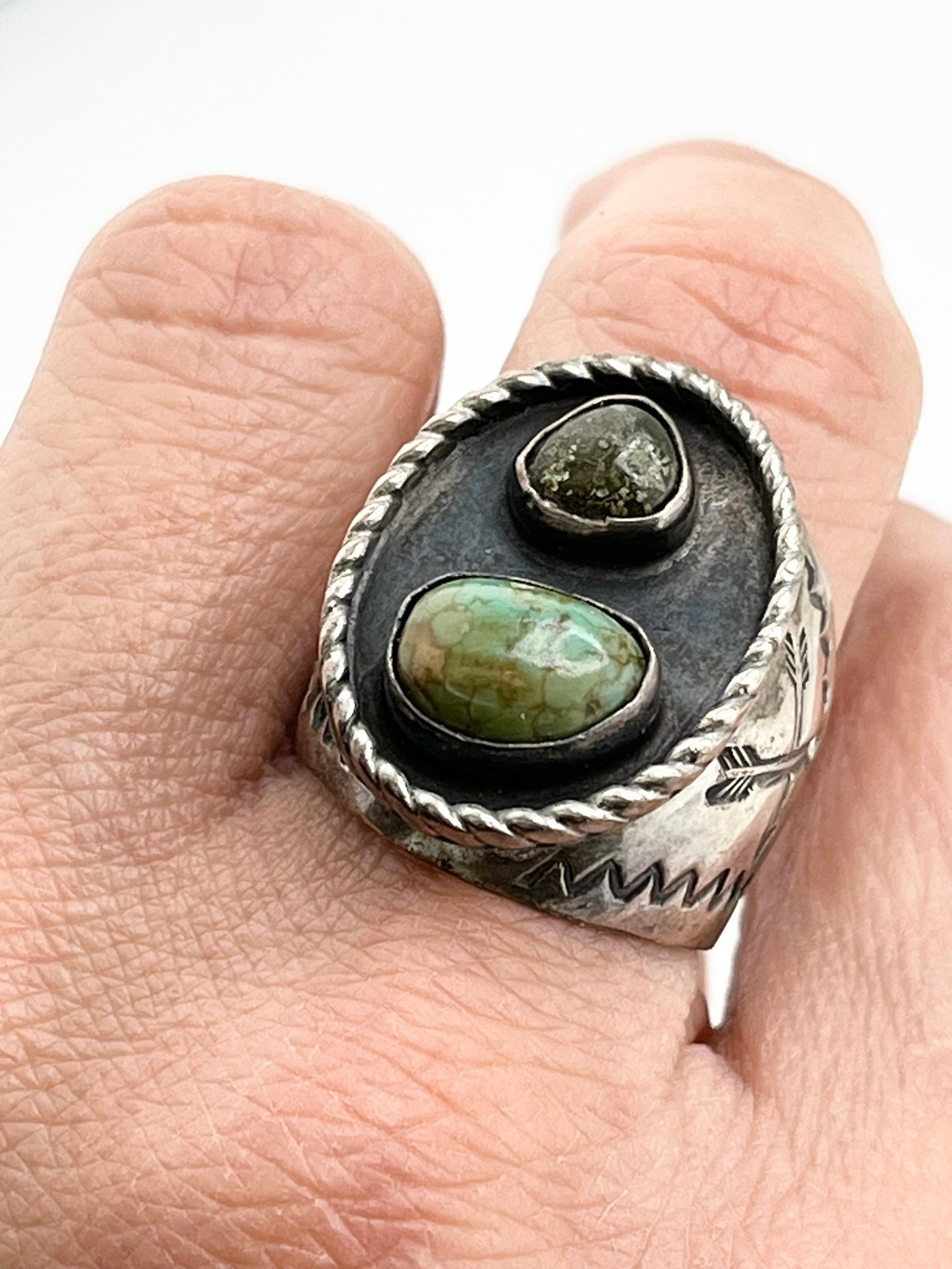 925 Sterling Vintage Natural Turquoise Silver Vintage Native American Featuring Crossed Arrows Stamp: 925 Sterling Silver Natural Turquoise Vintage American Native Ring. 13 Grams. Size 9.5