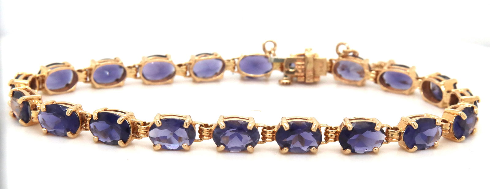 14kt Yellow gold oval Tanzanite link bracelet: 14kt Yellow gold oval Tanzanite link 7-inch bracelet. The total weight of the bracelet is 11.3 grams.