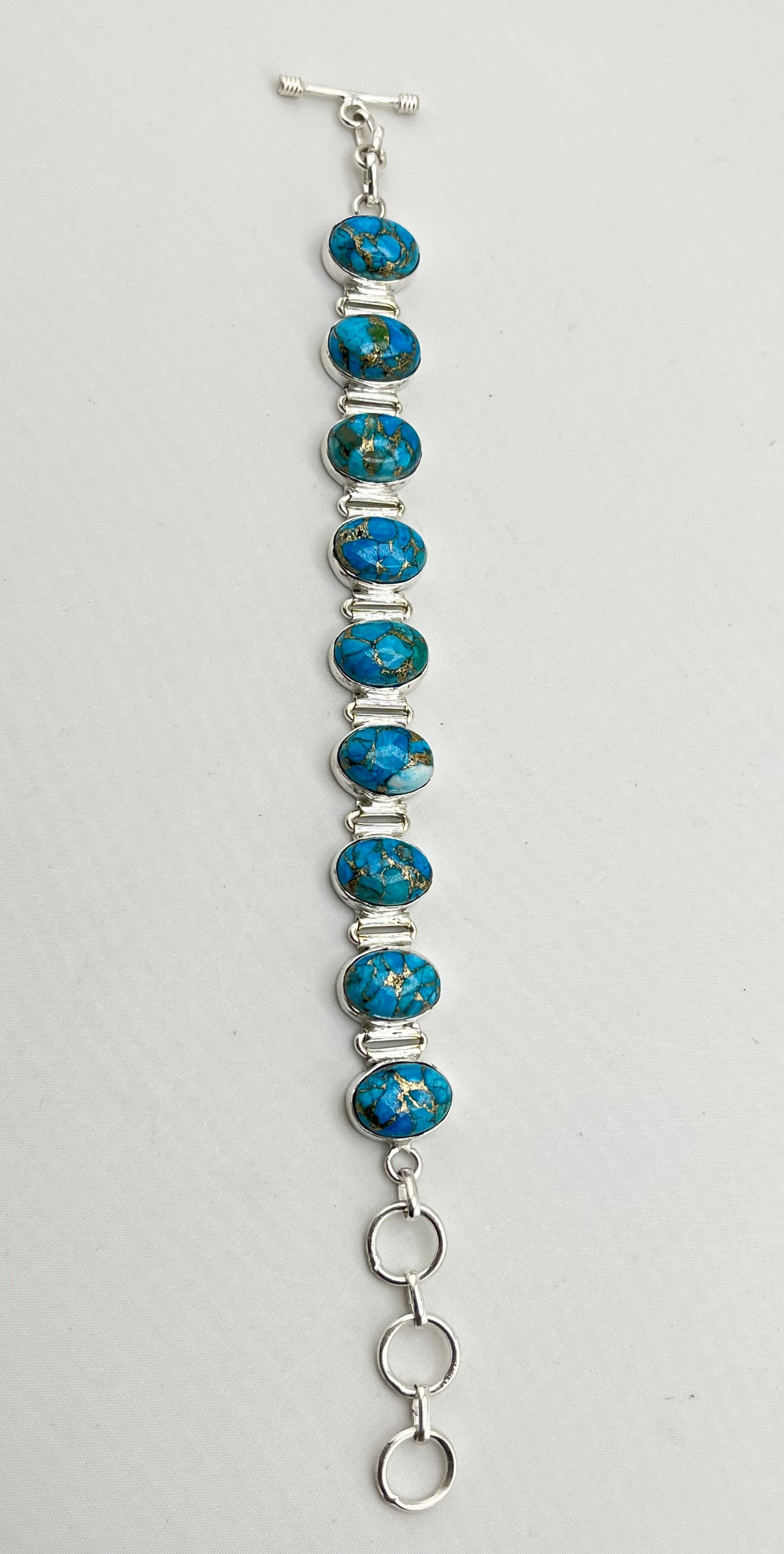 925 Sterling Silver Oval Turquoise Link Bracelet: 925 Sterling Silver Oval Turquoise Link Toggle Style Clasp Bracelet. 28.6 Grams. 8 inch