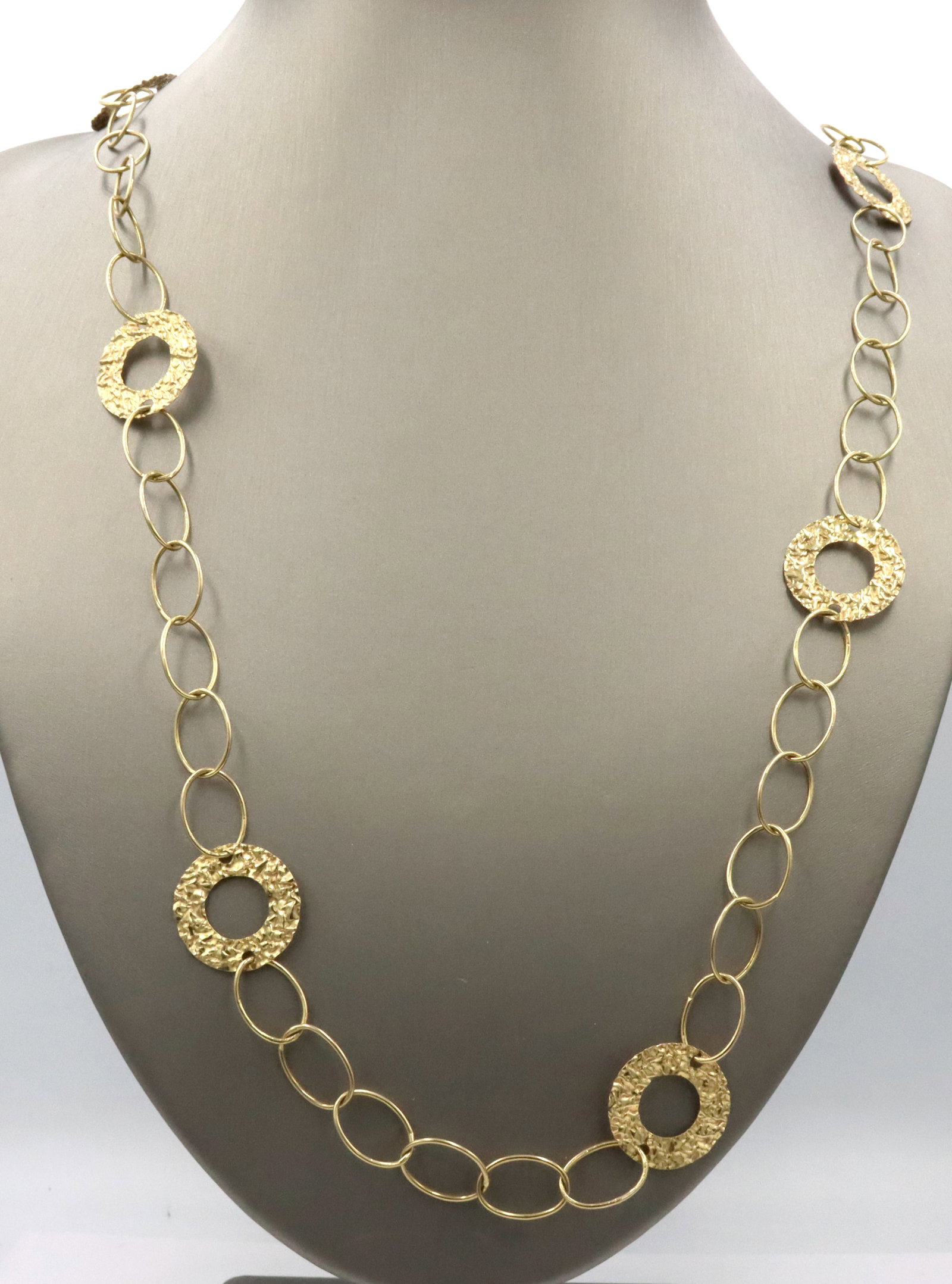Italian 14kt Yellow gold circle link chain necklace: Italian 14kt Yellow gold circle and oval link 36-inch chain necklace with lobster clasp. The total weight of the necklace is 12.2 grams.