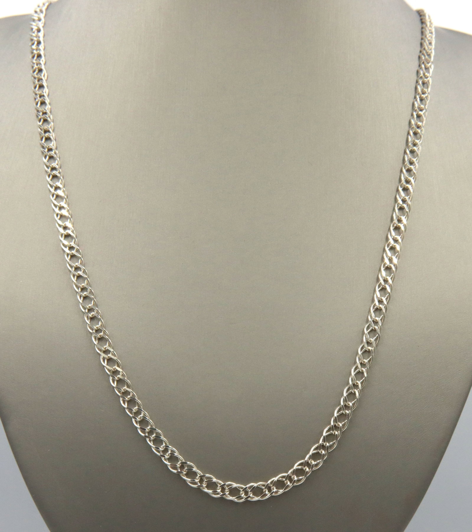 925 Sterling silver double link chain necklace: 925 Sterling silver double link 34-inch chain necklace. The total weight of the chain is 25.56 grams.
