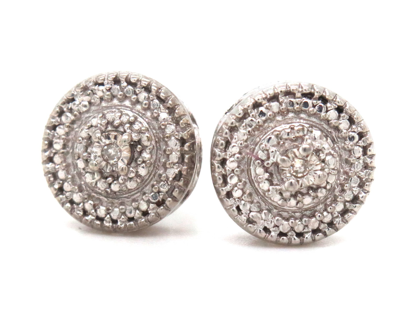 925 Sterling silver cluster stud earrings: 925 Sterling silver cluster stud earrings. The total weight of the earrings is 2.07 grams.