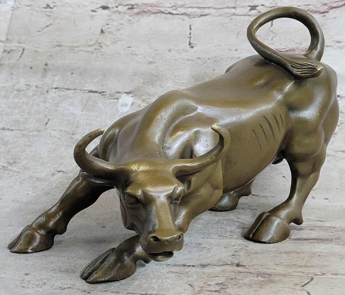 Art Deco Hot Cast Large Stock Market Bull Collectible Bronze Sculpture Statue NR: Condition: This sculpture is in perfect condition. Bronze Dimensions :Height 5" x Width 9"?Weight : 4 LBSInventory 98FLC1035089?Bulls are much more muscular than cows, with thicker bones, larger feet,