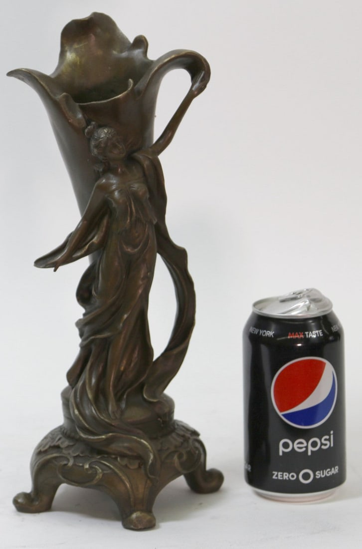 Fine Original Art Nouveau Bronze Sculpture Vase w/ Nude Woman Kassin 1985 Artwork: Condition: This sculpture is in a perfect condition. Bronze Dimensions :Height 12" x Width 4" Weight :7 LBS Inventory :64YRD13595646 Sale@@ You are bidding on a Bronze Statue of a Sexy Woman warped ar