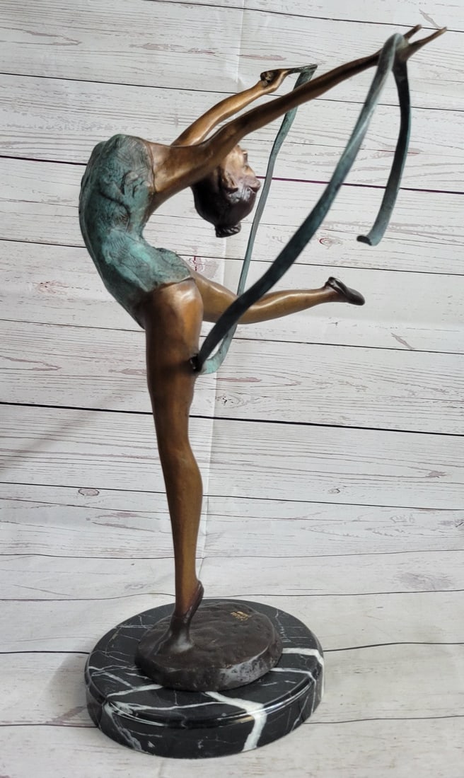 Statue gymnaste danseur de bronze sculpture figurine 55 cm Home Decoration Decor: Condition: This sculpture is in perfect condition. Bronze Dimensions with Marble Base: Height 21 1/2" x Width 14" Marble Dimensions: Diameter 7" Height without base: 20 1/2" Weight : 12 LBS Inventory 