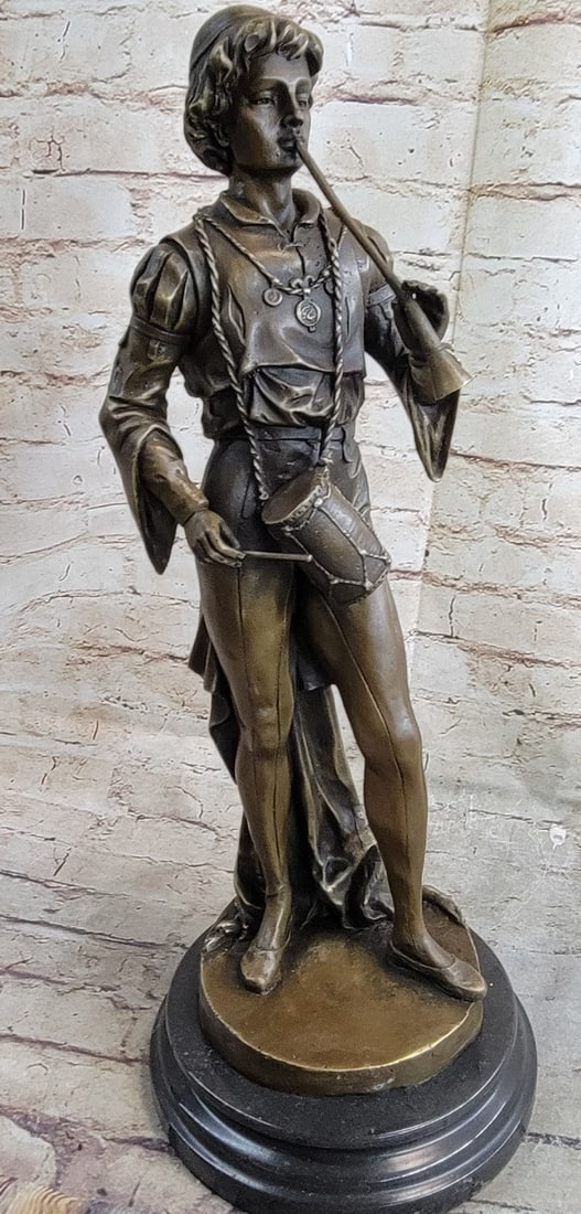 Bronze Military Statue of a Drummer in Napoleon`s Army Hot Cast Sculpture: Condition: This sculpture is in a perfect condition. Bronze Dimensions with Marble Base: Height 19" x Width 7" Marble Dimensions: Diameter 7". Height without base: 18" Weight : 16 LBS Inventory : 43ST