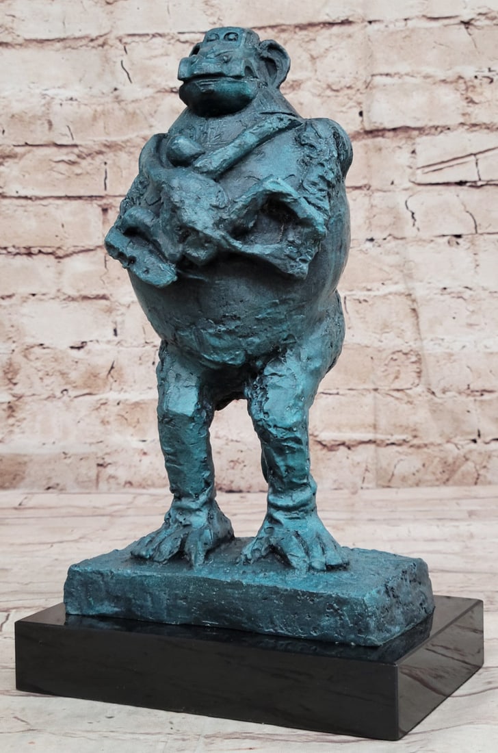 Famous Artwork: Baboon Holding Infant Bronze Sculpture - Pablo Picasso: Condition: This sculpture is in a perfect condition. Bronze Dimensions with Marble Base: Height 12" x Width 6.5" Marble Dimensions:6.5" X 4" Height without base:11" Weight:9 LBS Inventory:28XN25655282