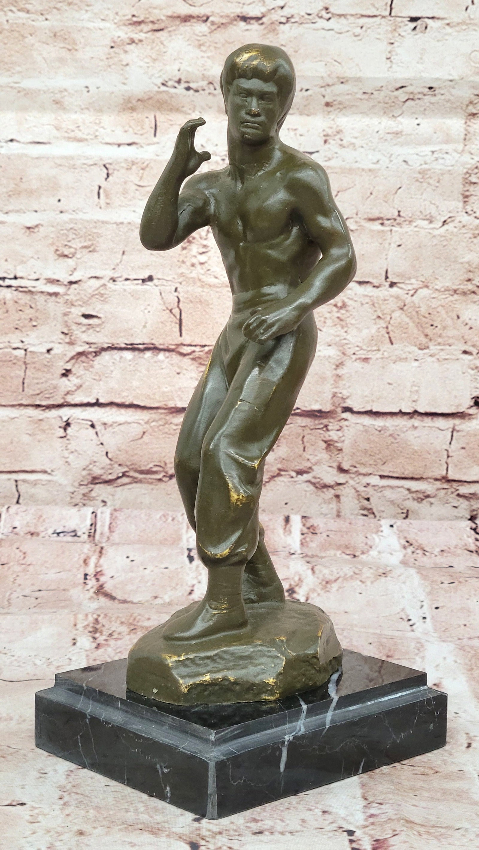 Bruce Lee Kung Fu Legend Bronze Statue by Mavchi Hand Made Collectible Artwork Sculpture: Condition: This sculpture is in perfect condition. Bronze Dimensions with Marble Base: Height 11.5" X Width 5" Marble Dimensions:5" X 4" Height without base:10.5" Weight:5 LBS Inventory:36GTS0295463 T