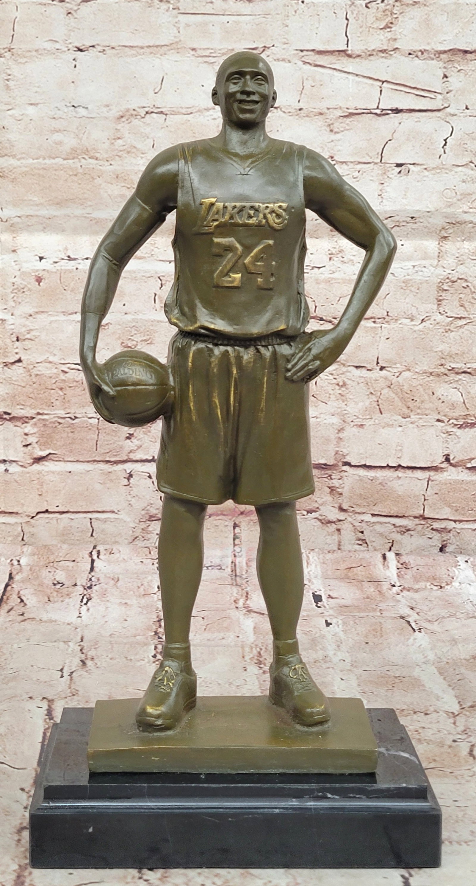 Kobe Bryant Bronze Sculpture Statue Basketball Player NBA Champion Signed Milo Collector: Condition: This sculpture is in perfect condition. Bronze Dimensions with Marble Base: Height 14.5" x Width 7" Marble Dimensions:7" X 4" Height without base:13" Weight:9 LBS Inventory:51GTS8726515 Thi