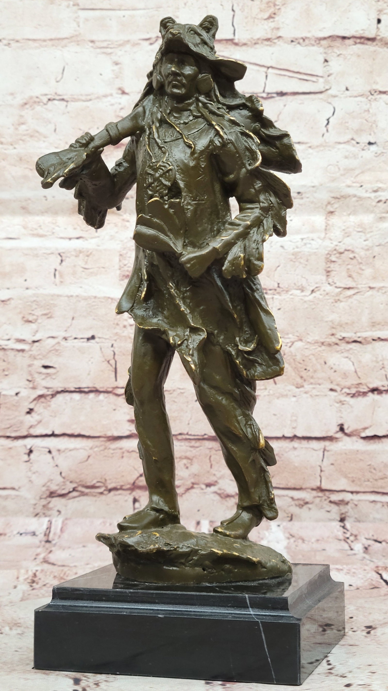 Bronze Sculpture Statue of American Indian Chief in Headdress Signed C M Russell Collectible: Condition: This sculpture is in perfect condition. Bronze Dimensions with Marble Base: Height 12" X Width 5" Marble Dimensions:4.5" X 4.5" Height without base:11" Weight:6 LBS Inventory:34GTS8075434 T