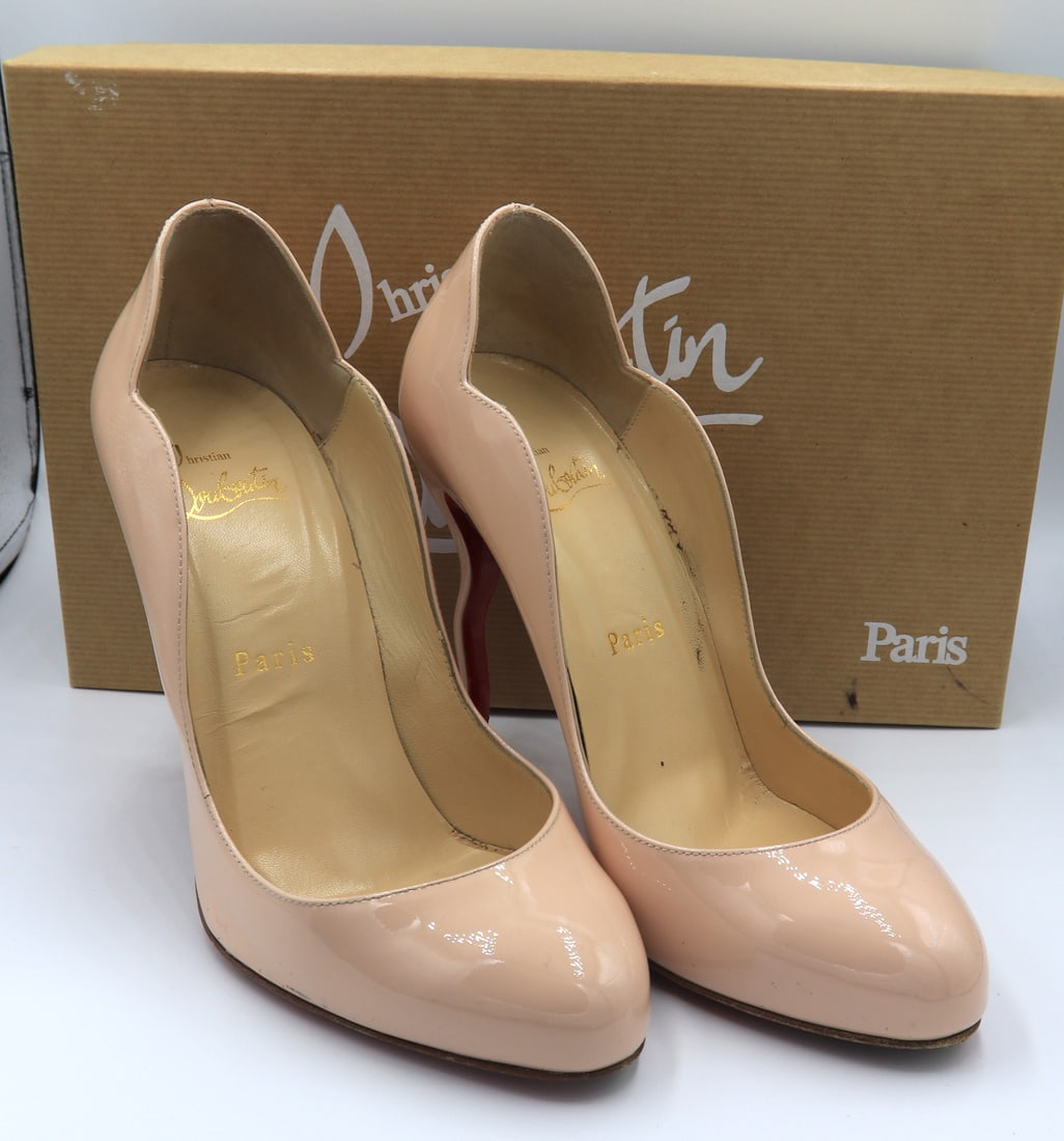 Christian Louboutin Hot Chick Scallop Pointed Toe Pump: Pre-owned Christian Louboutin Hot Chick Scallop Pointed Toe Pump in Nude. Comes with Box. Made in Italy. Size 7B