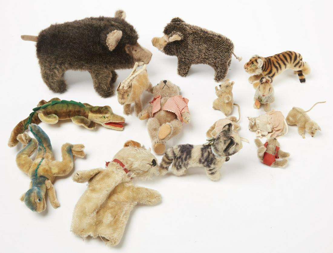 15 Vintage Steiff Animals: 15 vintage Steiff figures. Five have ear tags, the 2 hedge hogs, rabbit with carrot and 2 little mice. The others do not have tags.