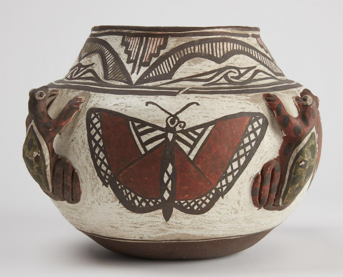 Early Zuni Effigy Olla (1 of 8)