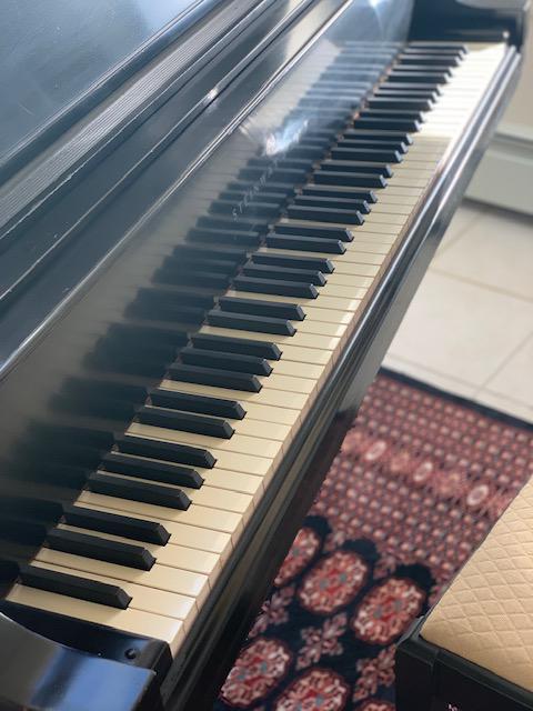 1974 Model L Steinway Baby Grand 5: Steinway grand piano 1974. Model L. 5'10". Excellent condition. Please see images to view professional assessment.
