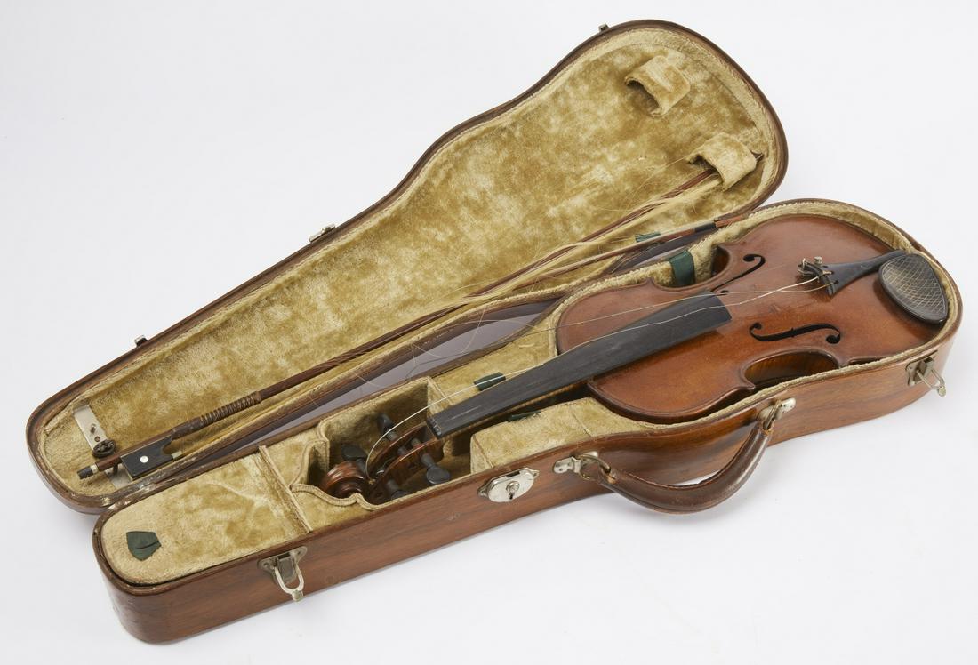 Good Quality Violin: Good carved violin. CONDITON: Excellent.. Please copy and paste link below for high-res images. https://www.dropbox.com/sh/jf1n1lfd1krgzae/AAAK-Uy17Z8iyLYbHQM9G6tDa?dl=0
