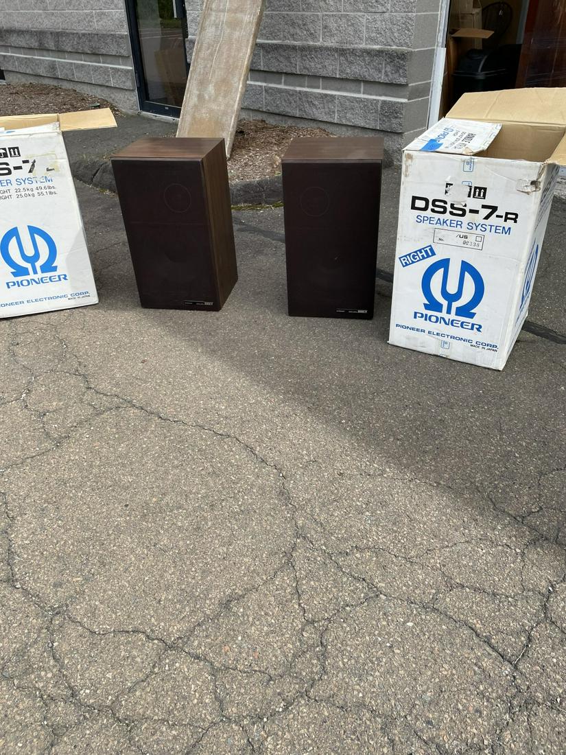 Pair Pioneer DSS-7-R Speakers (1 of 3)